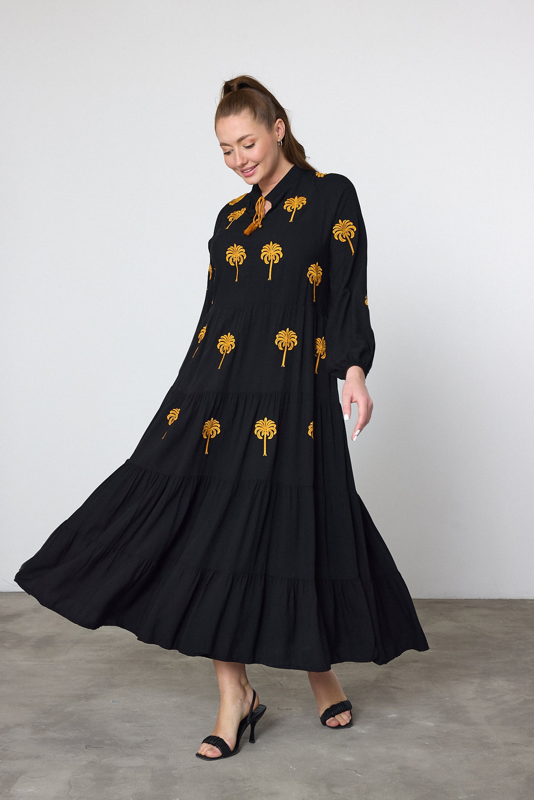 (4P.PACK) Midnight Palm Embroidered Maxi Dress