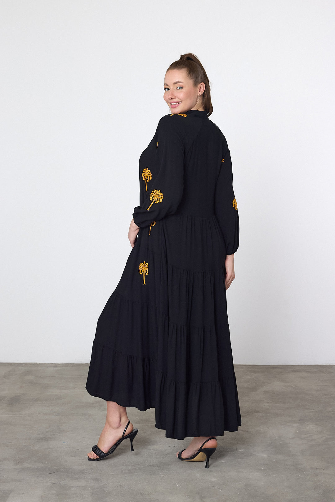 (4P.PACK) Midnight Palm Embroidered Maxi Dress
