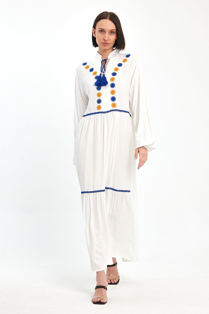 (4P.PACK) Bohemian Daisy Embroidered Maxi Dress