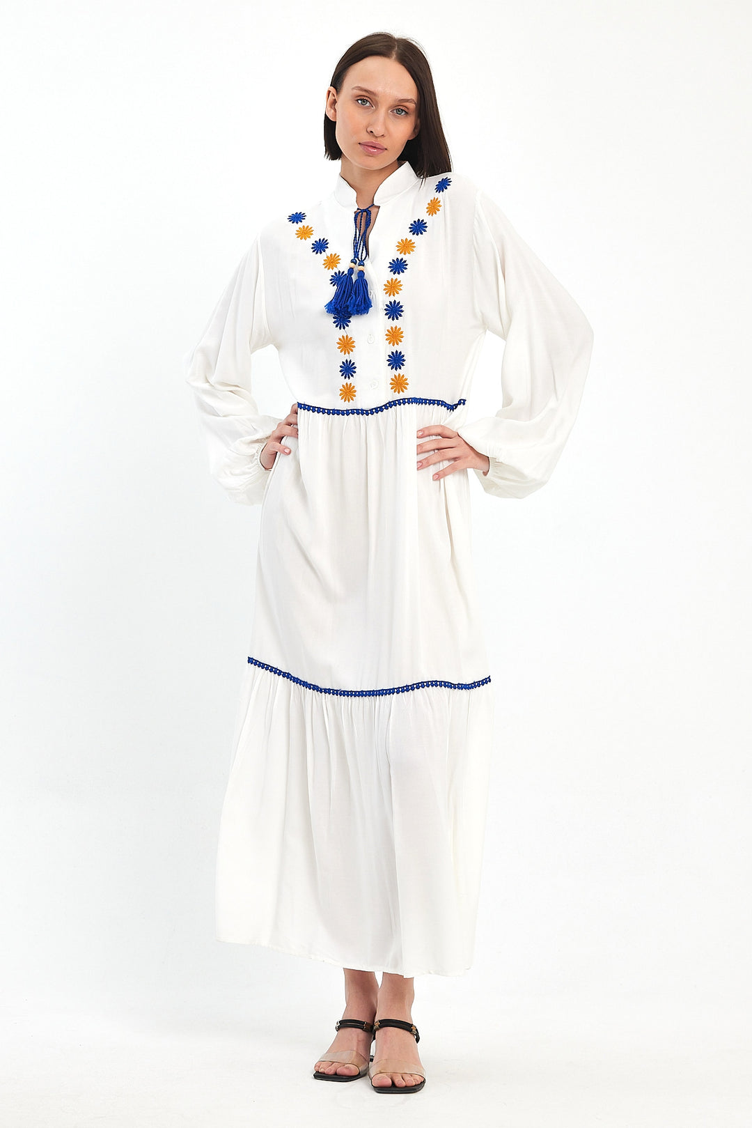 (4P.PACK) Bohemian Daisy Embroidered Maxi Dress