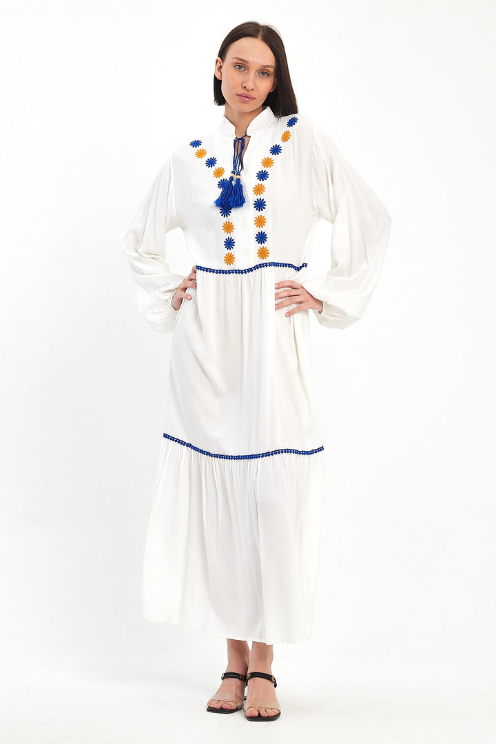 (4P.PACK) Bohemian Daisy Embroidered Maxi Dress