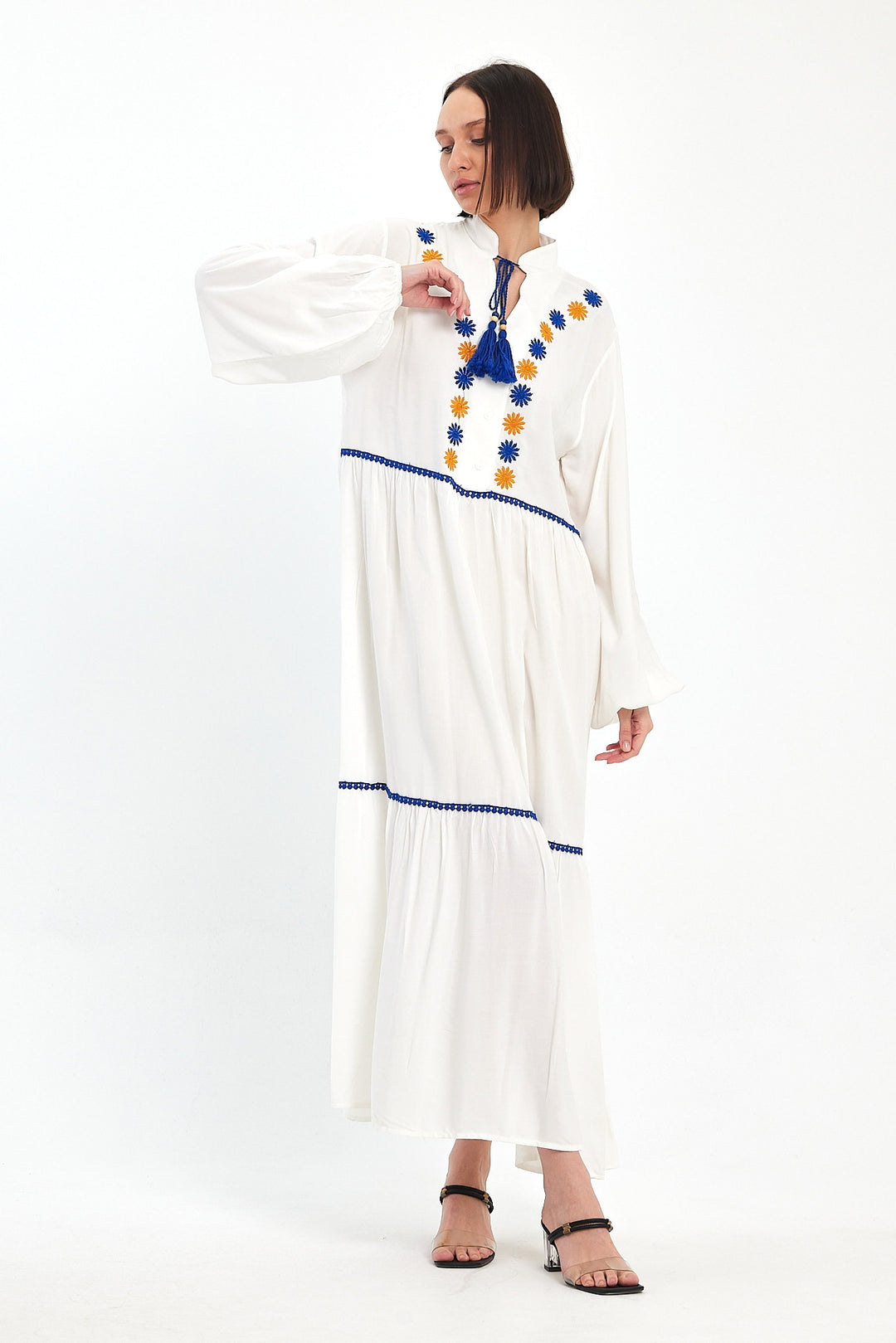 (4P.PACK) Bohemian Daisy Embroidered Maxi Dress