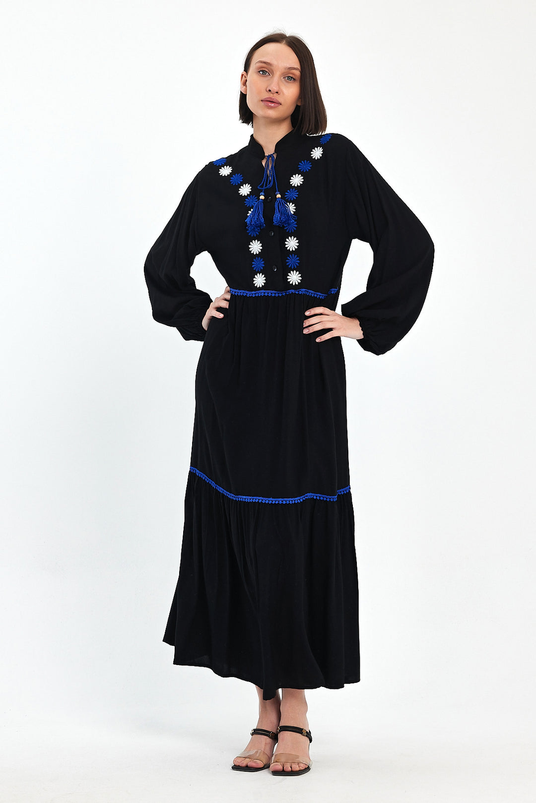 (4P.PACK) Bohemian Daisy Embroidered Maxi Dress