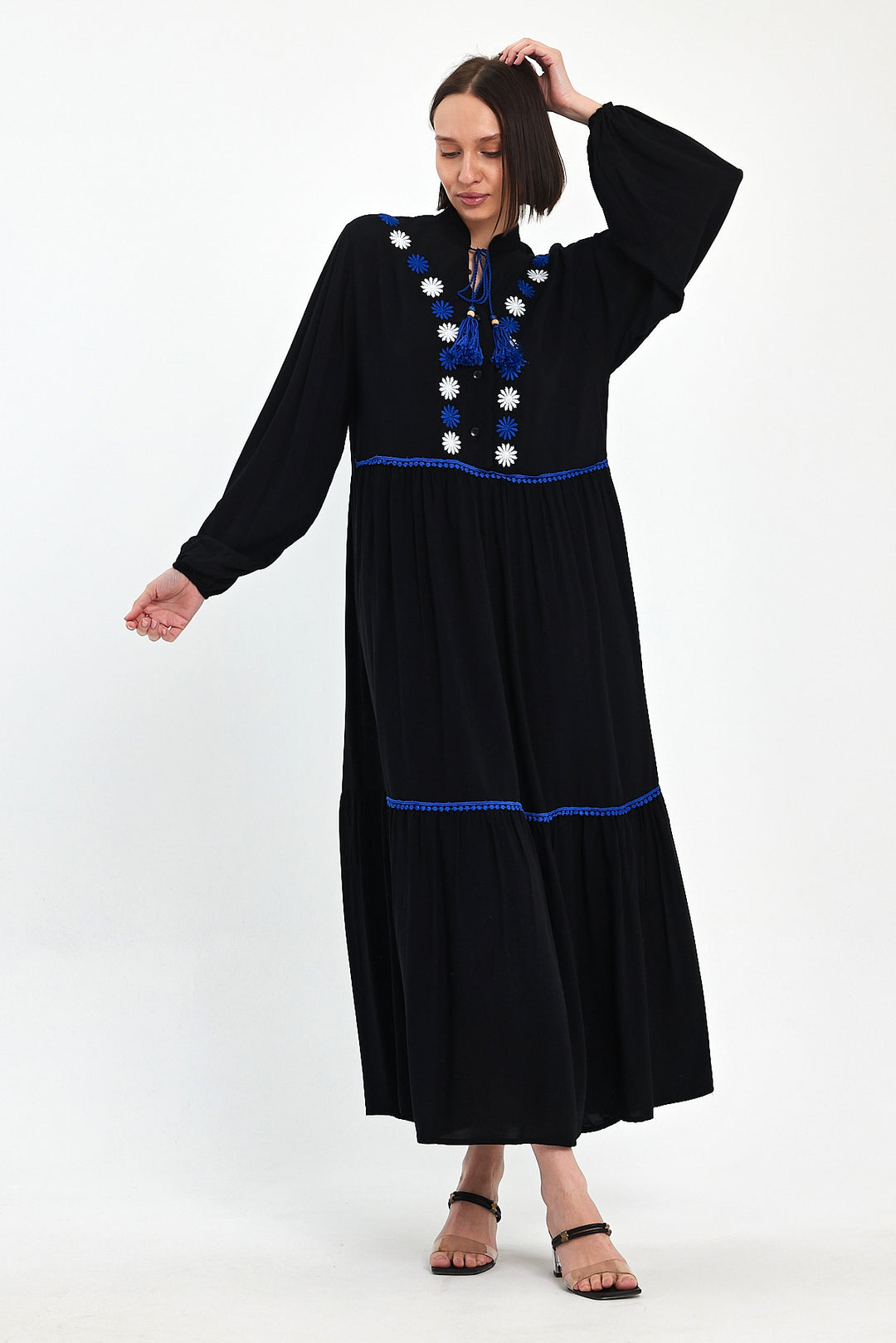 (4P.PACK) Bohemian Daisy Embroidered Maxi Dress