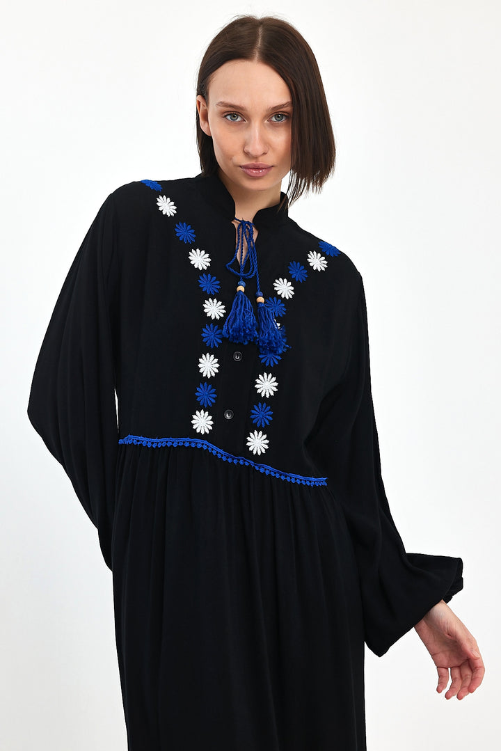 (4P.PACK) Bohemian Daisy Embroidered Maxi Dress