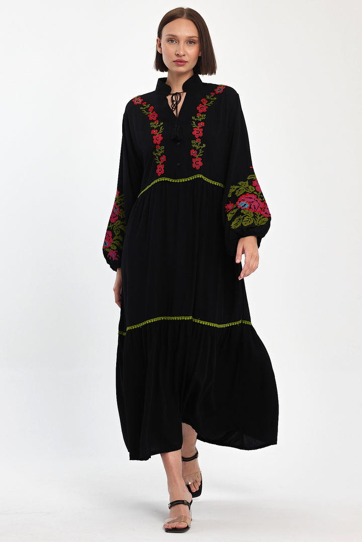 (4P.PACK) Bohemian Garden Embroidered Maxi Dress