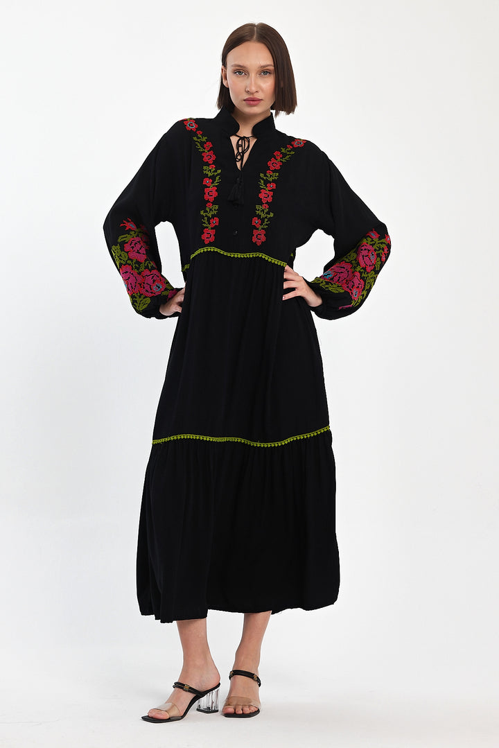 (4P.PACK) Bohemian Garden Embroidered Maxi Dress
