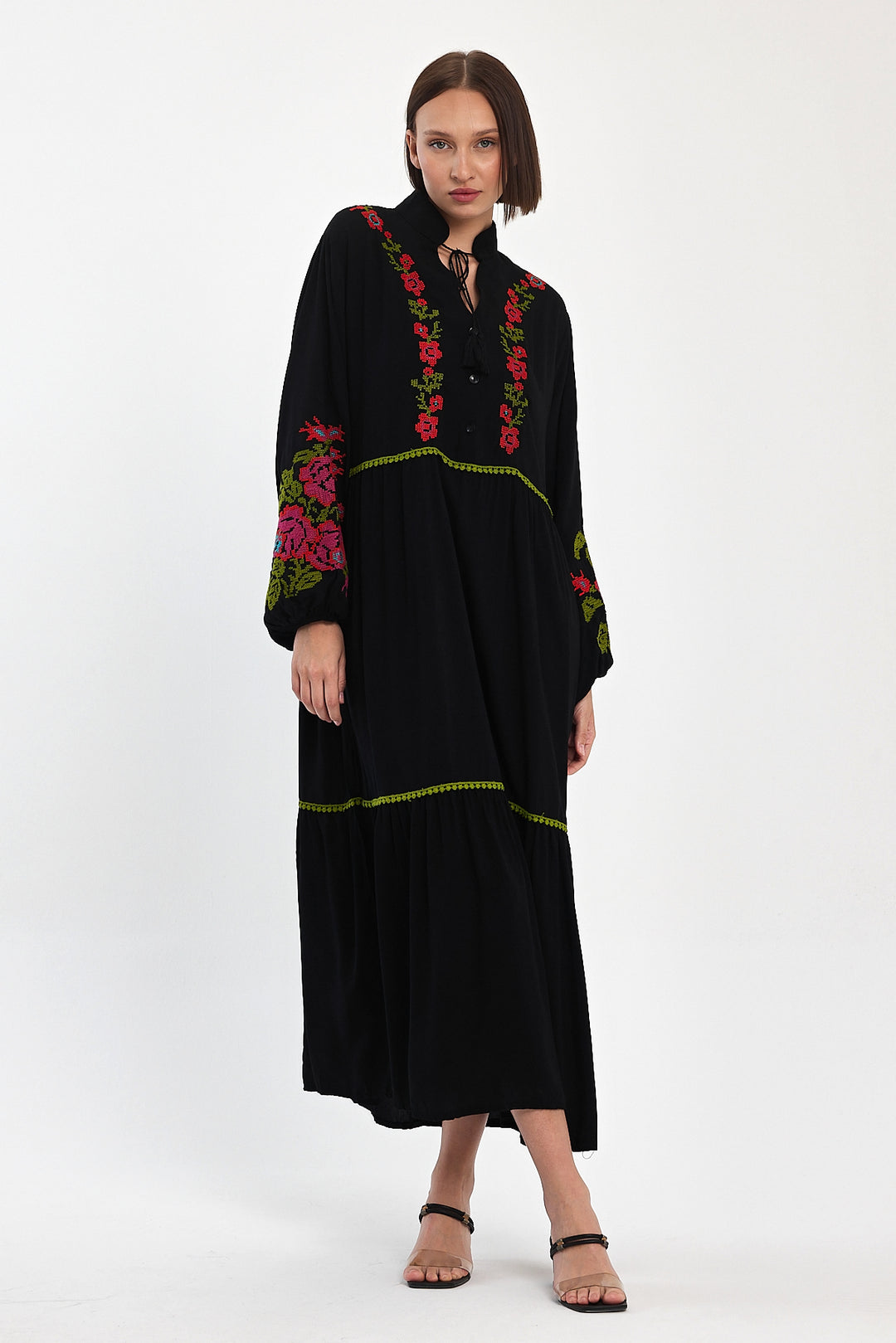(4P.PACK) Bohemian Garden Embroidered Maxi Dress