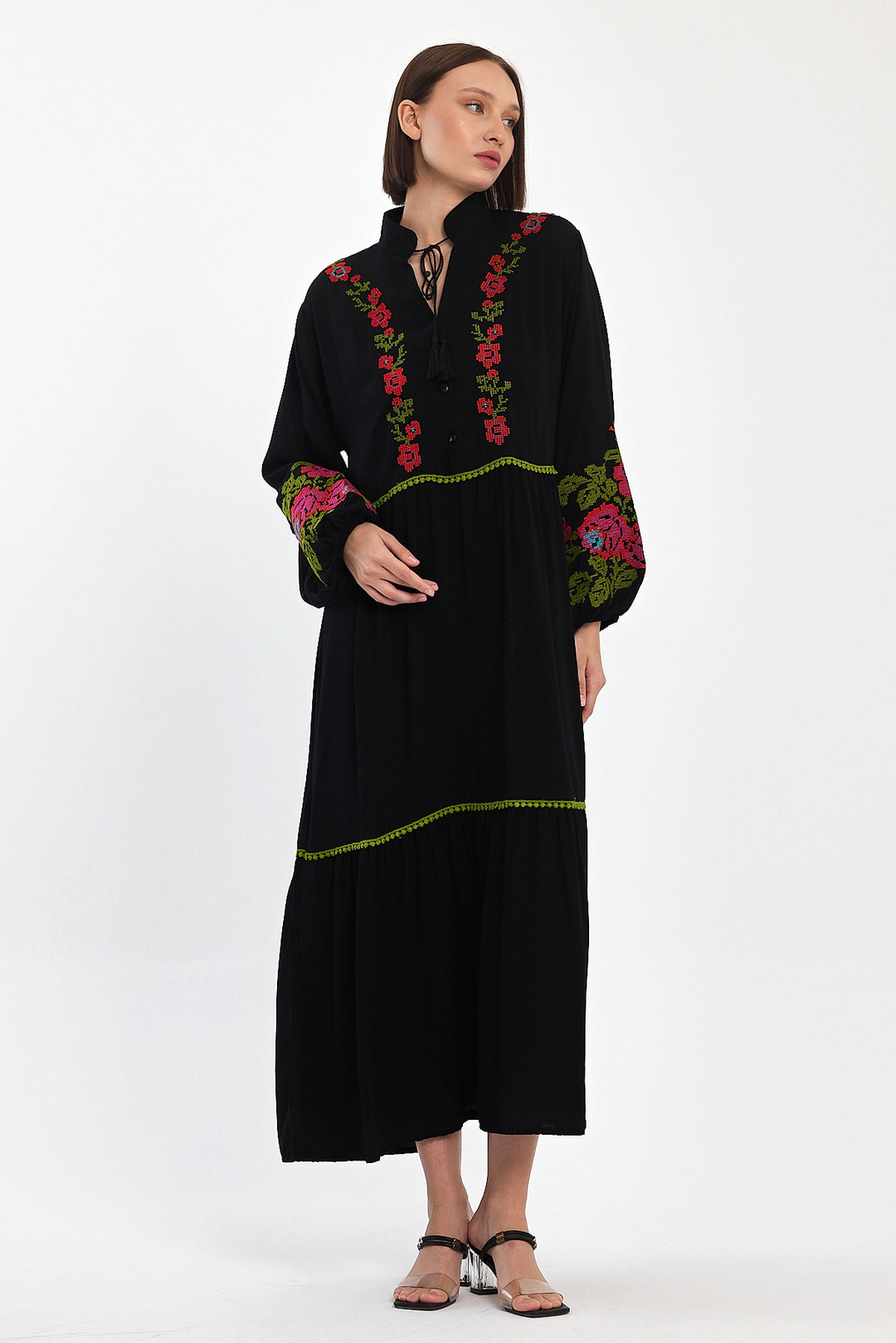 (4P.PACK) Bohemian Garden Embroidered Maxi Dress