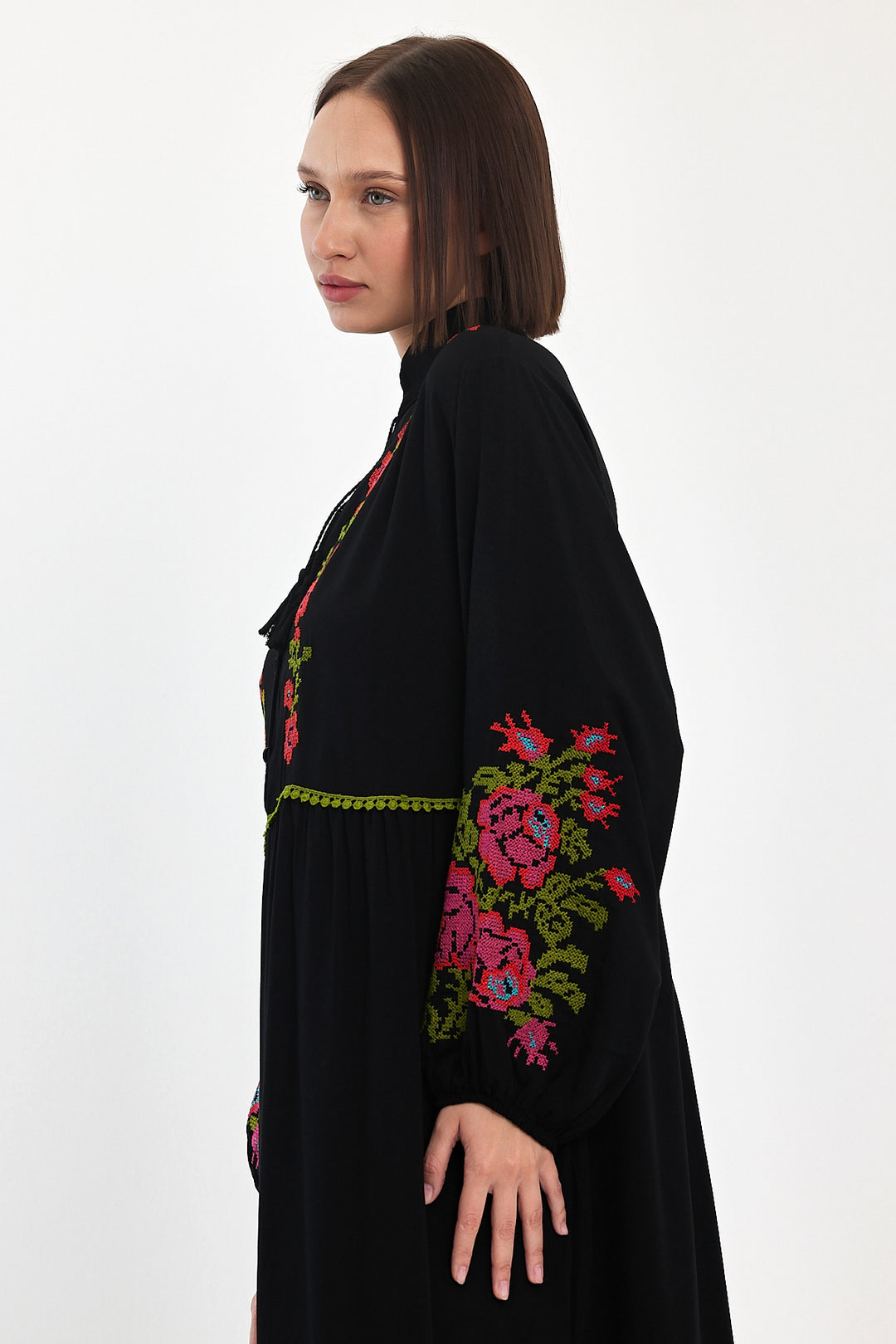 (4P.PACK) Bohemian Garden Embroidered Maxi Dress