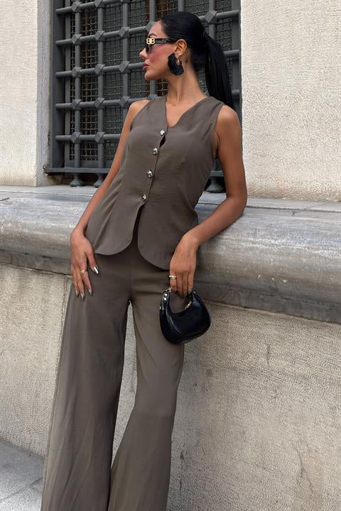 arkasi-bagcikli-yelek-plazza-pantolon--05-254