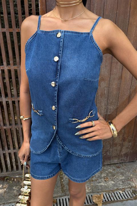 gold-aksesuarli-ve-dugmeli-sortlu-taki-e95d4c