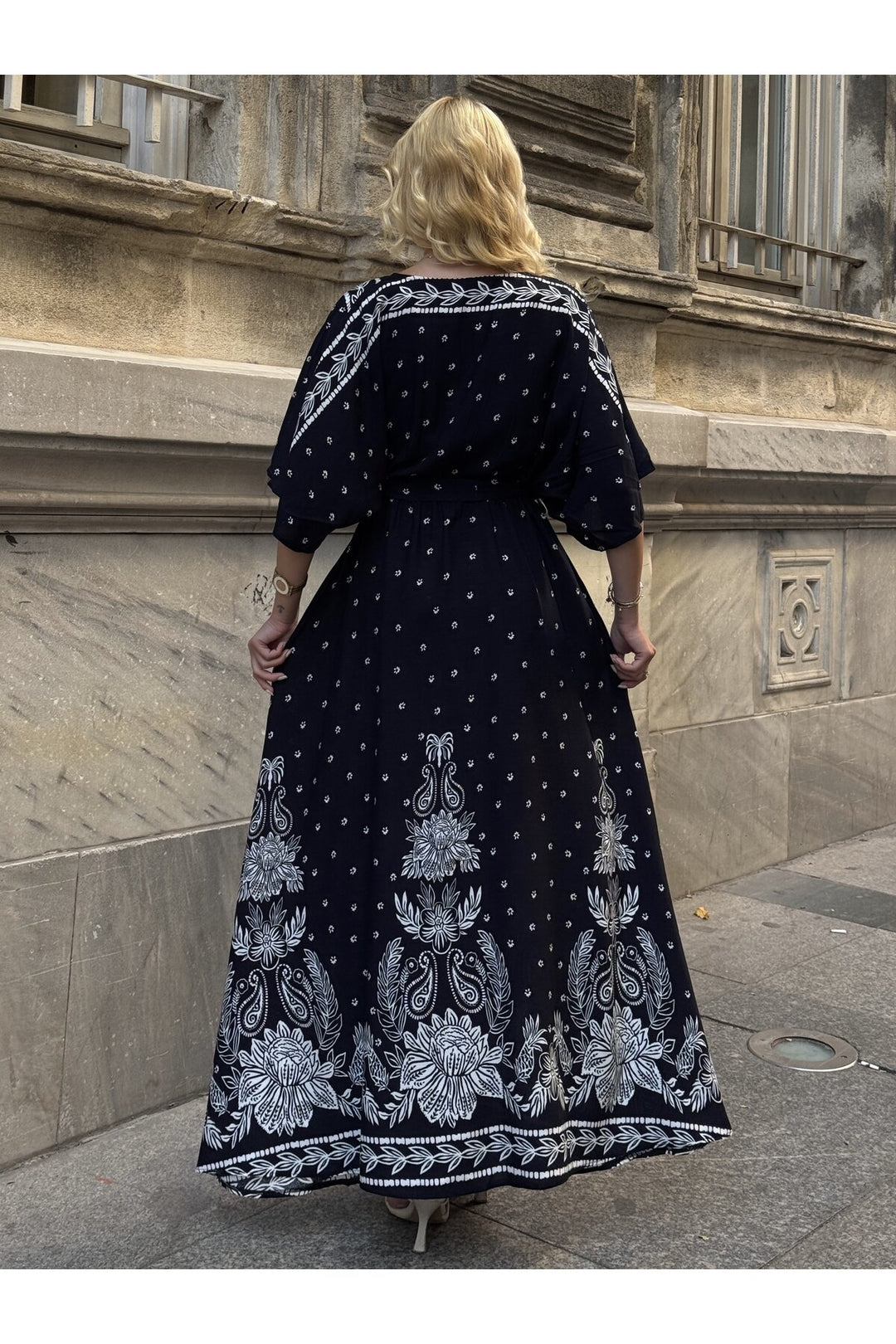 (4P.PACK) Printed V-Neck Belted Maxi Dress in Black