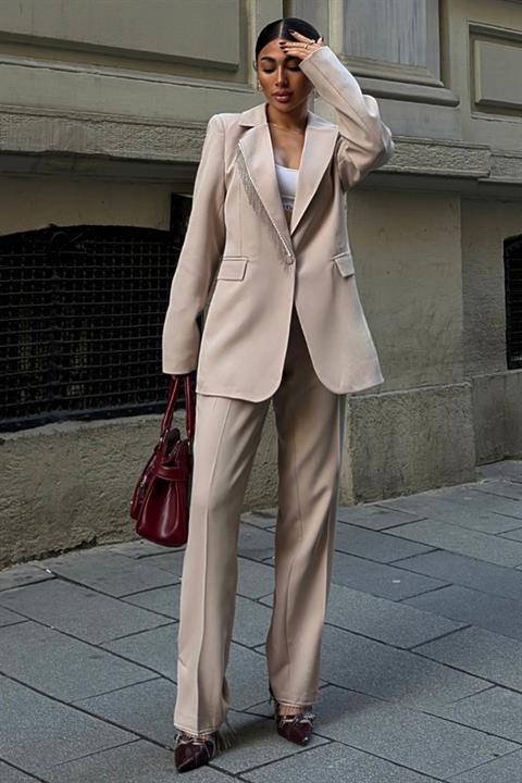 yaka-ve-pacalari-puskullu-takim-elbise-6-493c